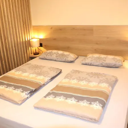 Mit Garten Und Tor Zur Dresdner Heide Dresden