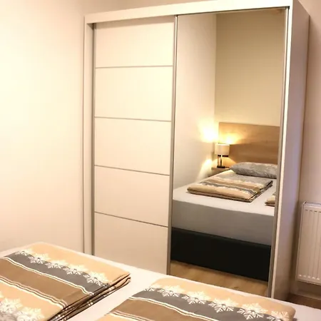 Mit Garten Und Tor Zur Dresdner Heide