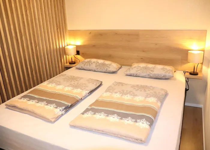 Mit Garten Und Tor Zur Dresdner Heide Dresde